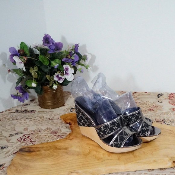 Nine West JUGI Black Tan Open Toe Wood Wedge High - Picture 1 of 8
